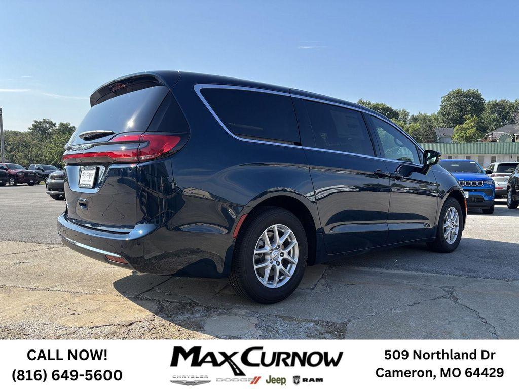 new 2025 Chrysler Pacifica car, priced at $42,663