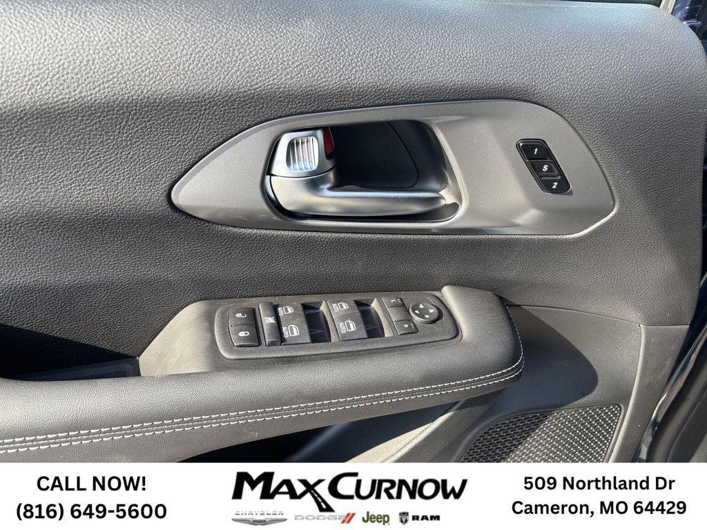 new 2025 Chrysler Pacifica car, priced at $42,663