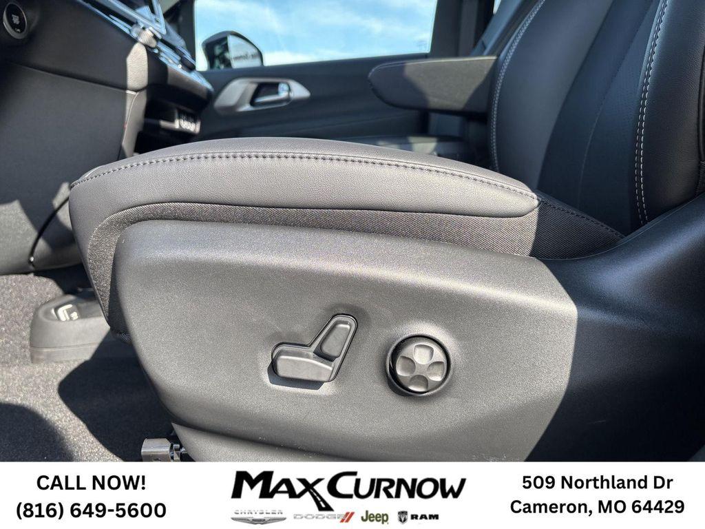new 2025 Chrysler Pacifica car, priced at $42,663