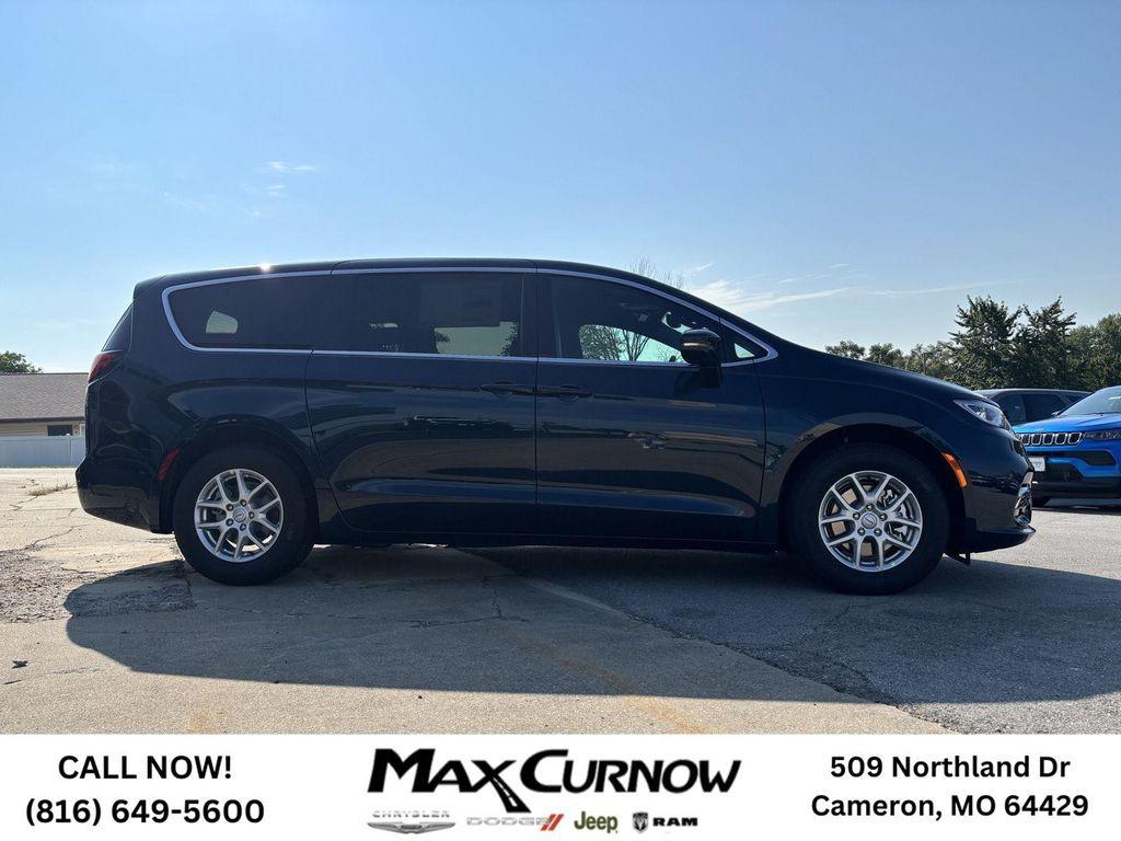 new 2025 Chrysler Pacifica car, priced at $42,663
