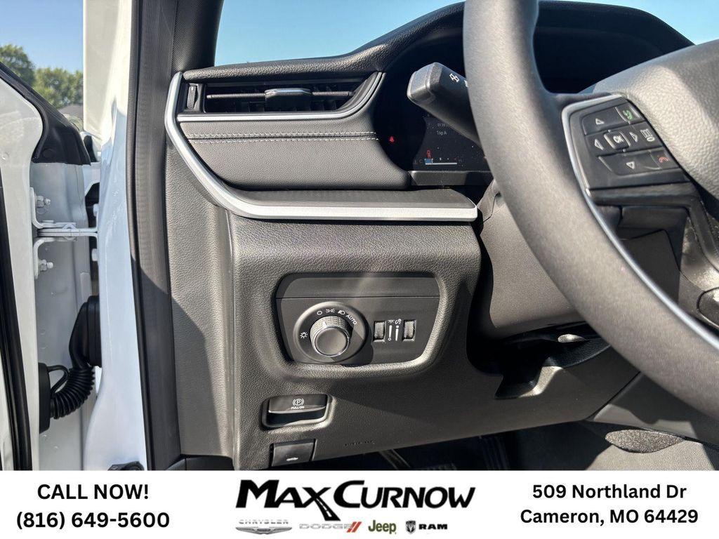 new 2025 Jeep Grand Cherokee car, priced at $44,570