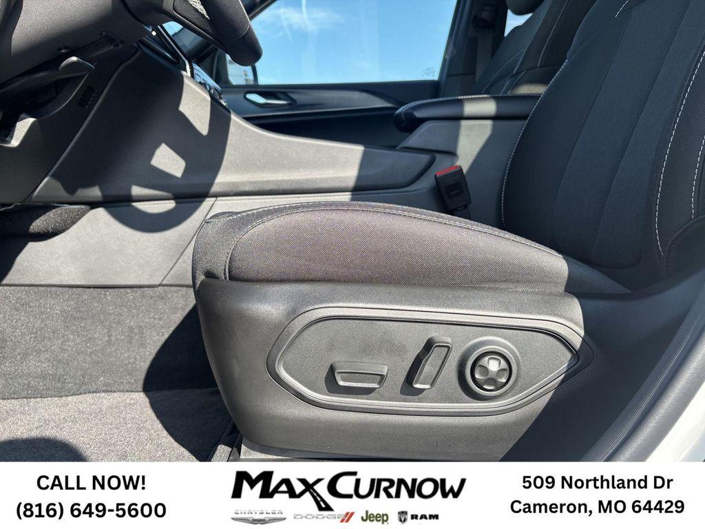 new 2025 Jeep Grand Cherokee car, priced at $44,570