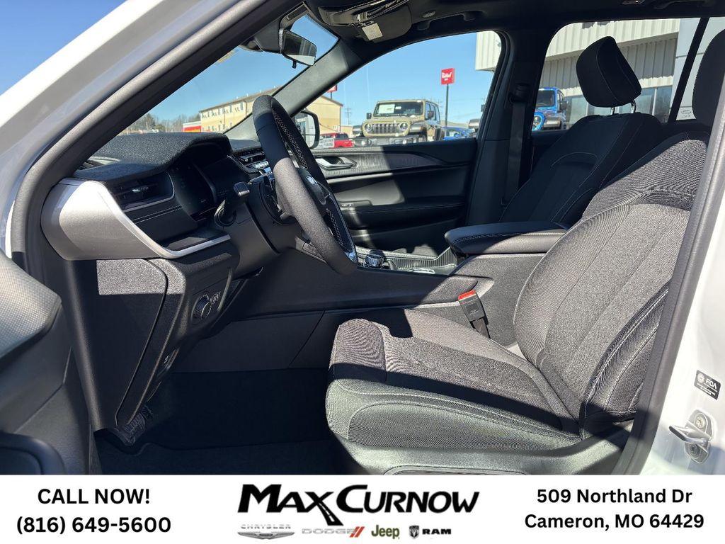 new 2025 Jeep Grand Cherokee car, priced at $38,748