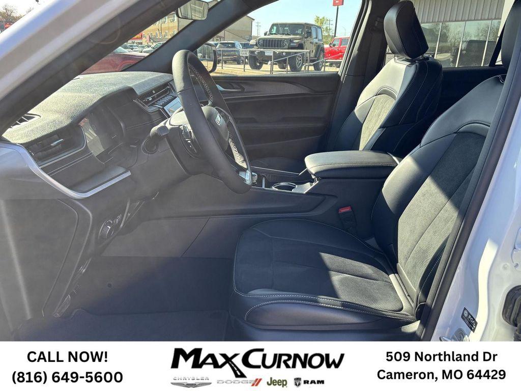 new 2025 Jeep Grand Cherokee car, priced at $39,485