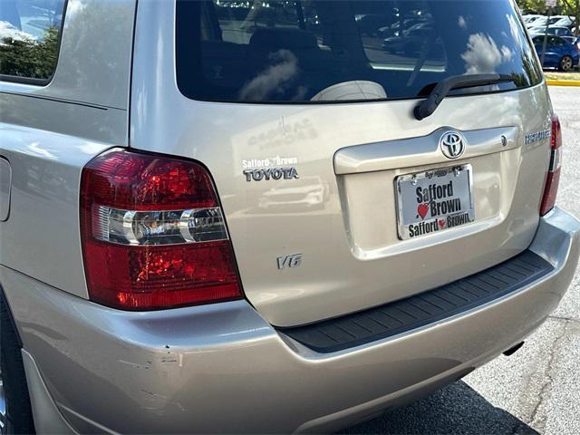 used 2005 Toyota Highlander car, priced at $5,975