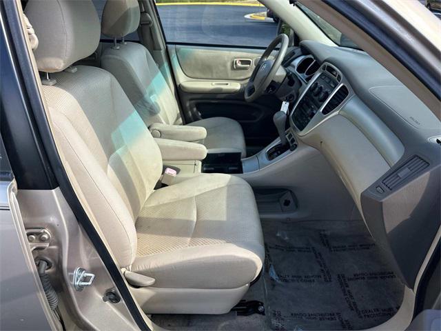 used 2005 Toyota Highlander car, priced at $5,975