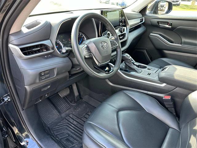 used 2021 Toyota Highlander Hybrid car, priced at $25,775