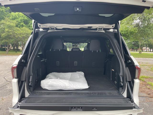 new 2025 Lincoln Navigator car, priced at $111,615