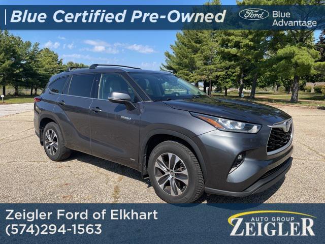 used 2020 Toyota Highlander Hybrid car, priced at $26,500