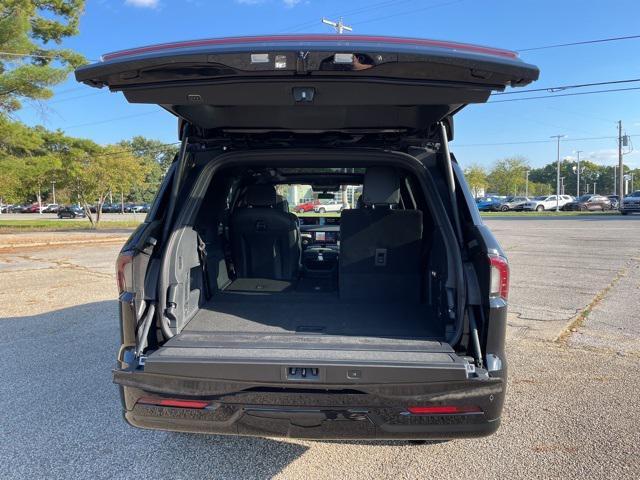 new 2025 Lincoln Navigator car, priced at $108,215