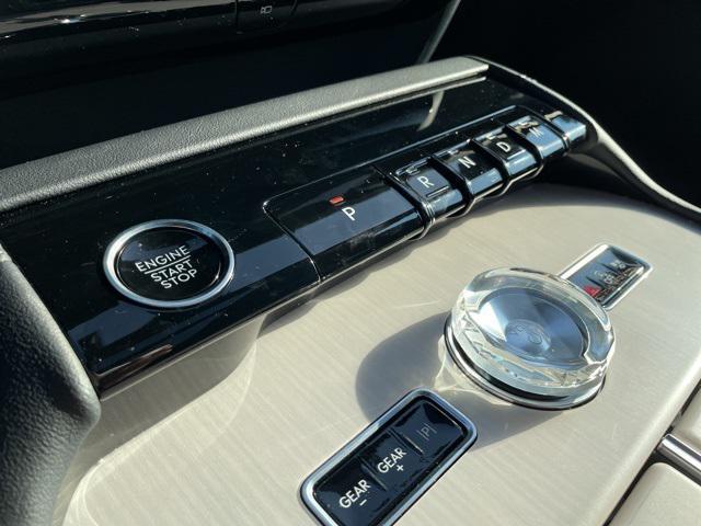 new 2025 Lincoln Navigator car, priced at $108,215