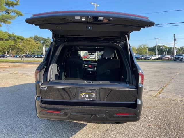 new 2025 Lincoln Navigator car, priced at $108,215