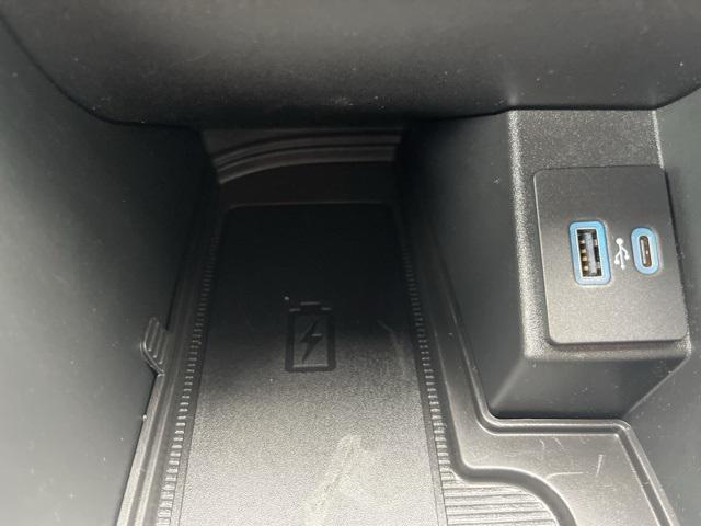 used 2022 Ford Edge car, priced at $32,000