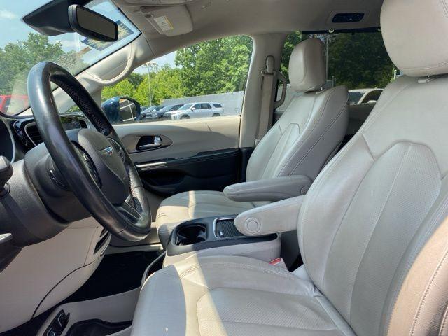 used 2021 Chrysler Pacifica Hybrid car, priced at $24,346