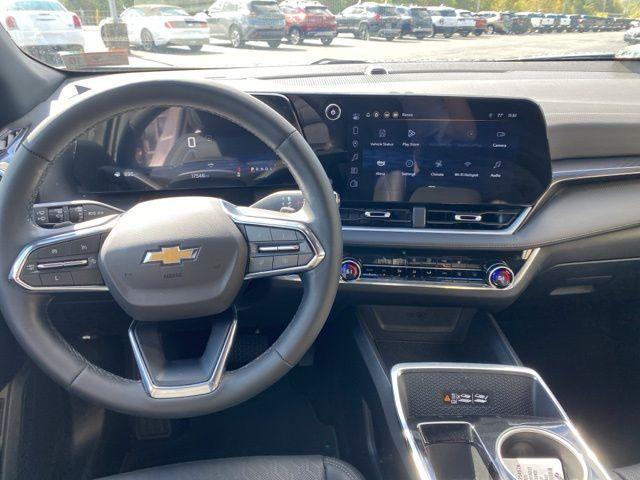 used 2025 Chevrolet Equinox car, priced at $24,469