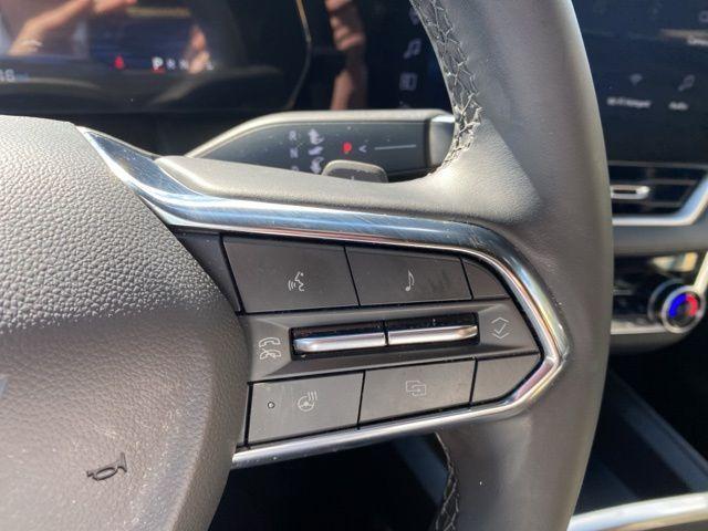 used 2025 Chevrolet Equinox car, priced at $24,469