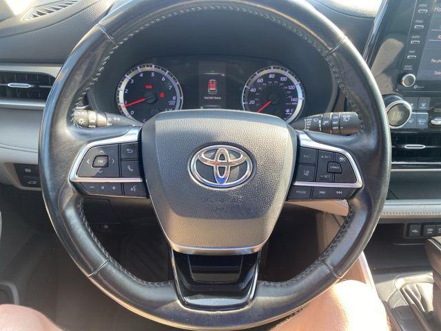 used 2020 Toyota Highlander car, priced at $24,014