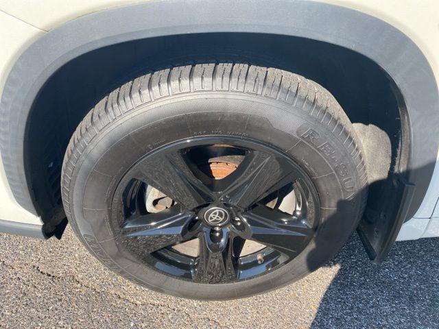 used 2020 Toyota Highlander car, priced at $23,177