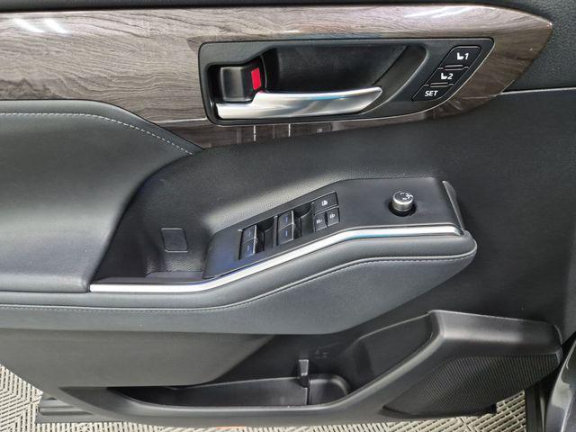 used 2022 Toyota Highlander car, priced at $38,387