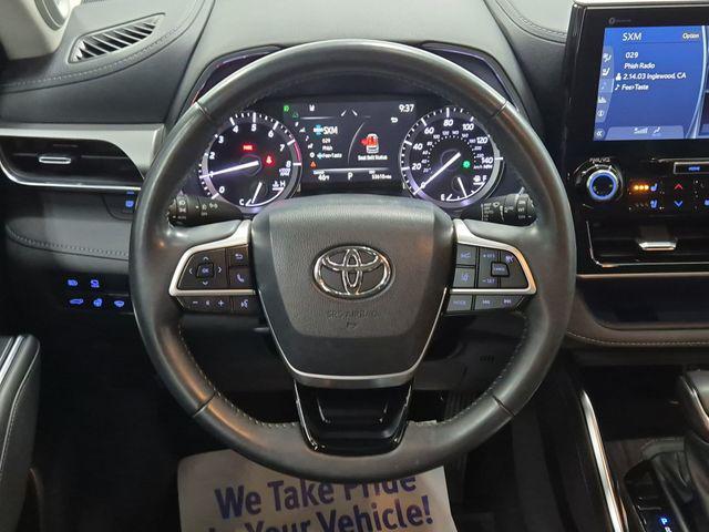 used 2022 Toyota Highlander car, priced at $38,387