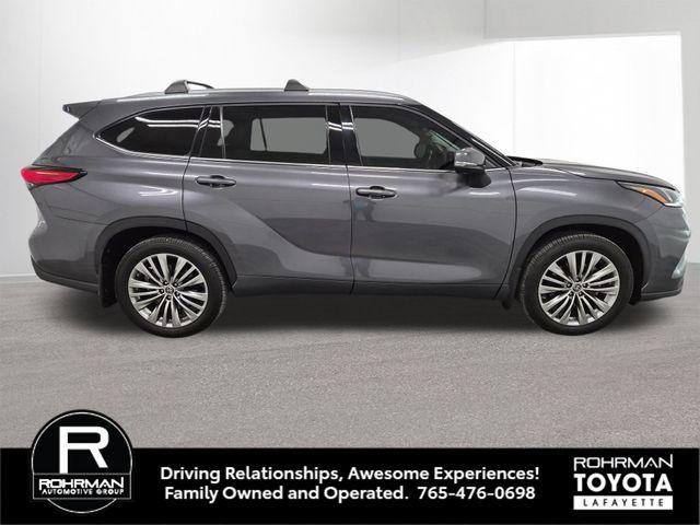 used 2022 Toyota Highlander car, priced at $38,387