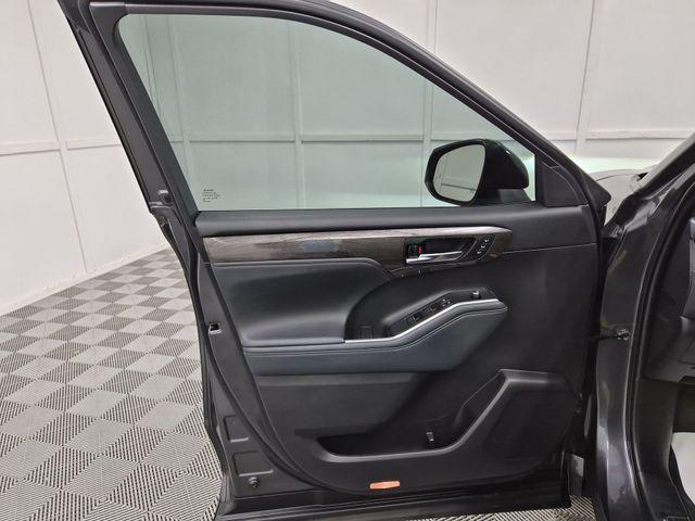 used 2022 Toyota Highlander car, priced at $38,387