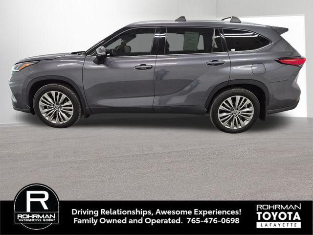 used 2022 Toyota Highlander car, priced at $38,387