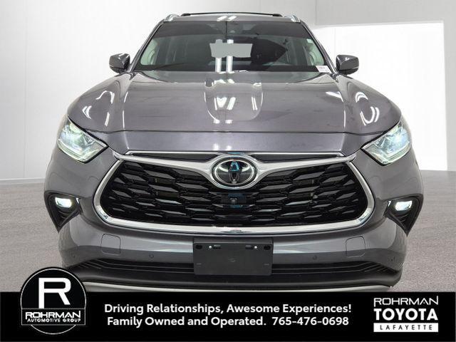 used 2022 Toyota Highlander car, priced at $38,387