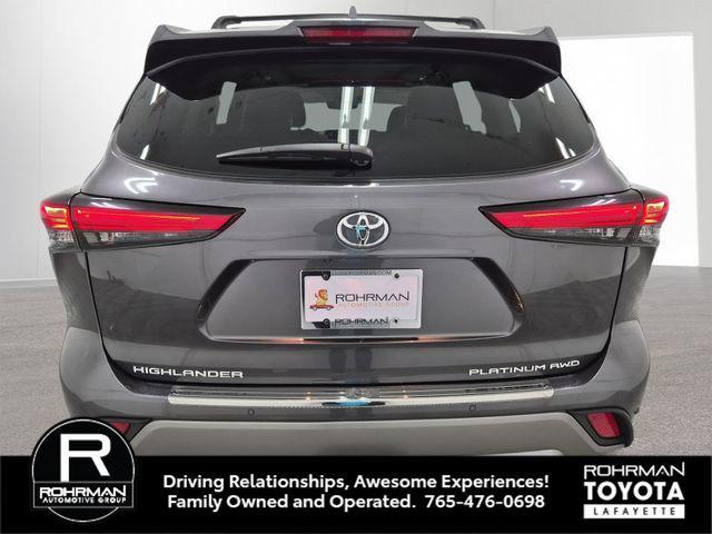 used 2022 Toyota Highlander car, priced at $38,387