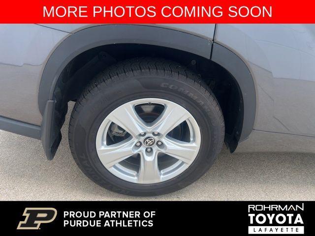 used 2022 Toyota Highlander Hybrid car, priced at $38,160