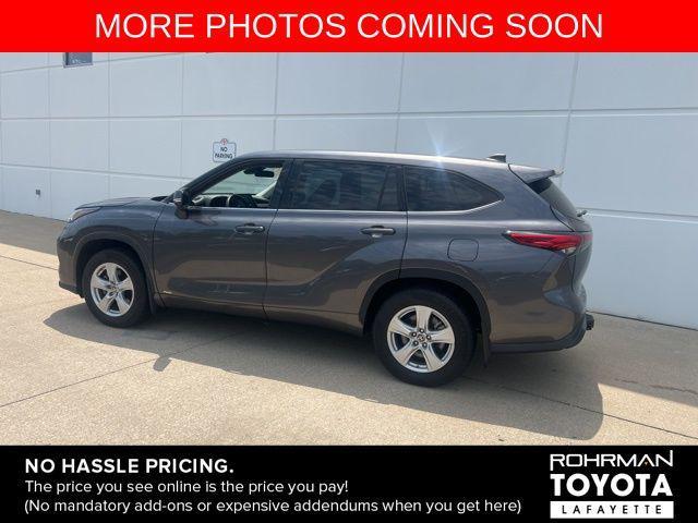 used 2022 Toyota Highlander Hybrid car, priced at $38,160