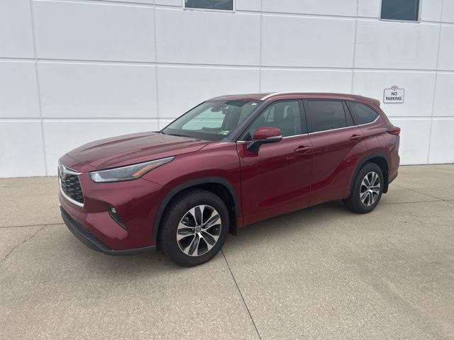 used 2023 Toyota Highlander car, priced at $38,584