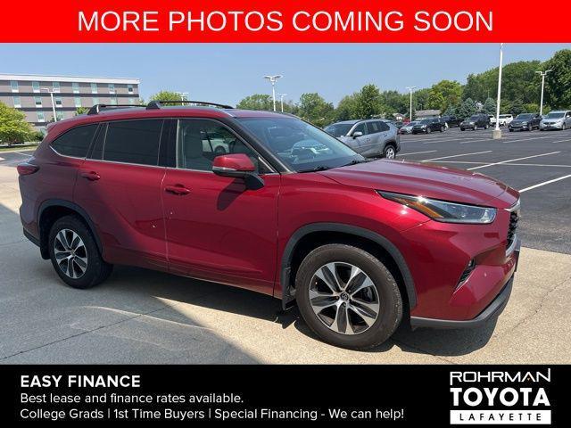 used 2021 Toyota Highlander car, priced at $33,181