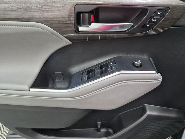 used 2022 Toyota Highlander Hybrid car, priced at $44,406