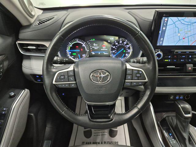 used 2022 Toyota Highlander Hybrid car, priced at $44,406