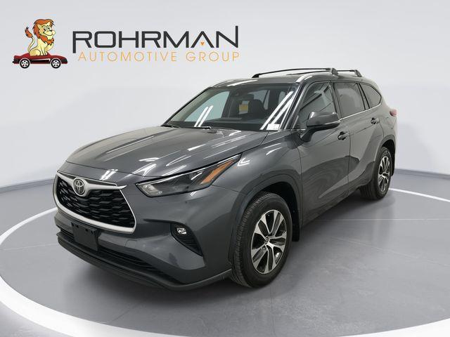 used 2022 Toyota Highlander car, priced at $38,996