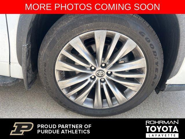 used 2025 Toyota Highlander car, priced at $56,509