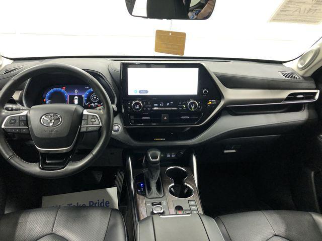used 2023 Toyota Highlander car, priced at $42,897
