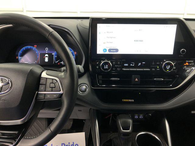 used 2023 Toyota Highlander car, priced at $42,897