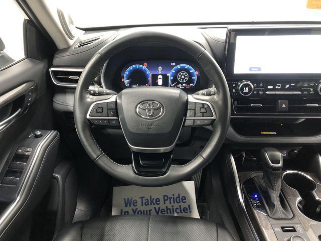 used 2023 Toyota Highlander car, priced at $42,897