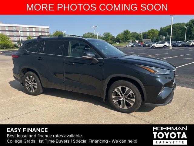 used 2022 Toyota Highlander car, priced at $40,038