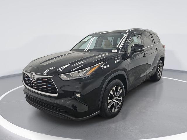 used 2020 Toyota Highlander car, priced at $28,636