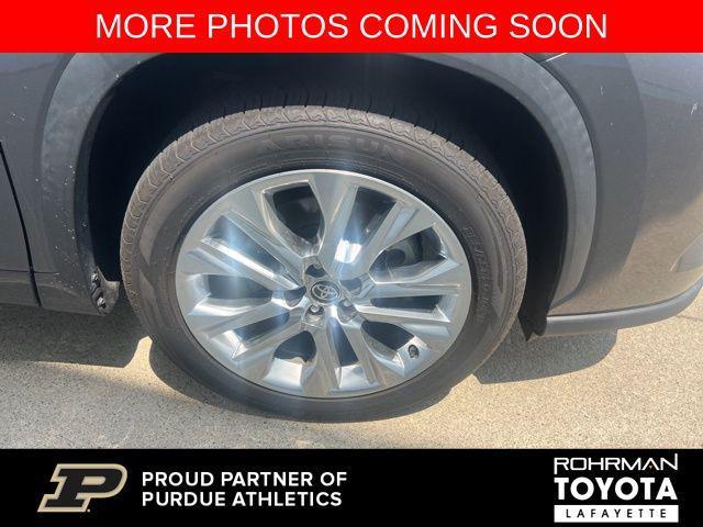 used 2023 Toyota Highlander car, priced at $42,581