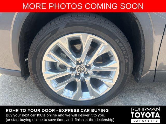 used 2023 Toyota Highlander car, priced at $42,581