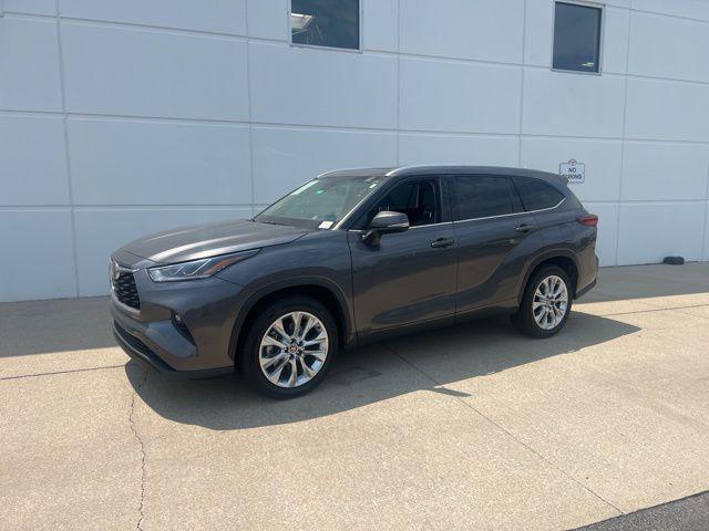 used 2023 Toyota Highlander car, priced at $42,581