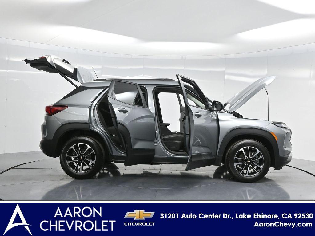 new 2025 Chevrolet TrailBlazer car, priced at $29,080