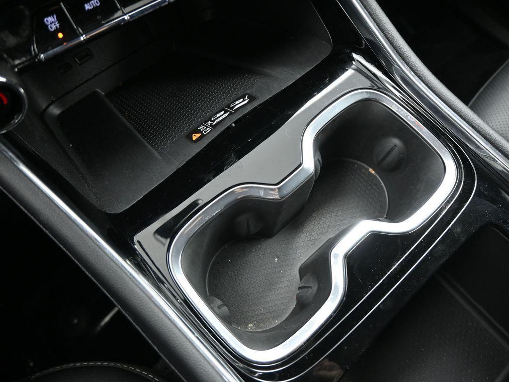 used 2025 Chevrolet Traverse car, priced at $35,998