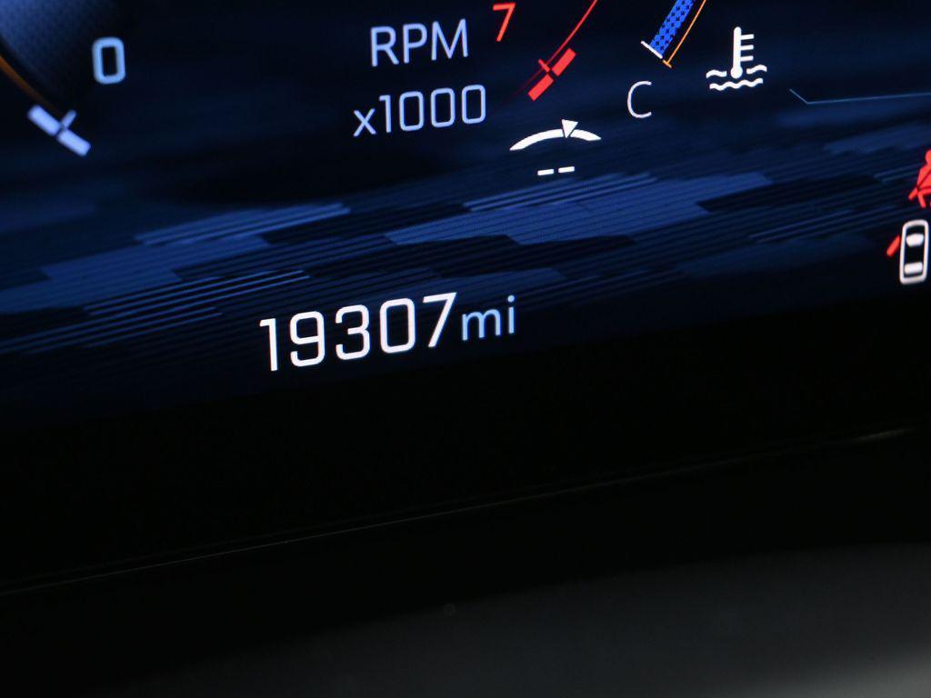 used 2025 Chevrolet Traverse car, priced at $35,998