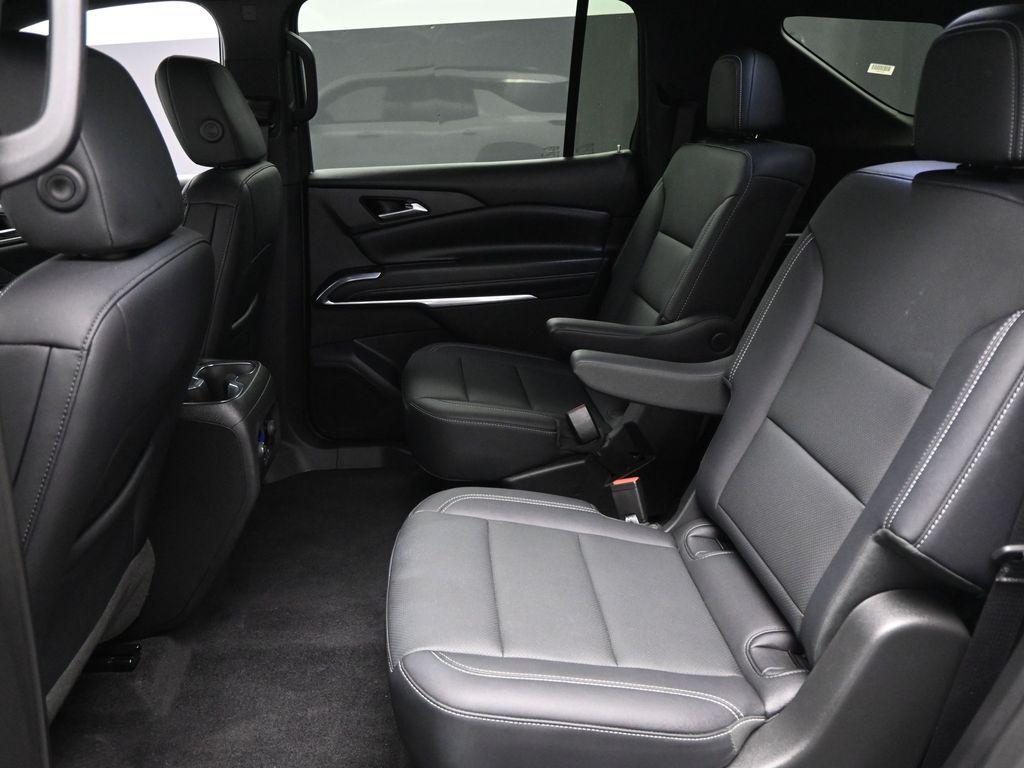 used 2025 Chevrolet Traverse car, priced at $35,998