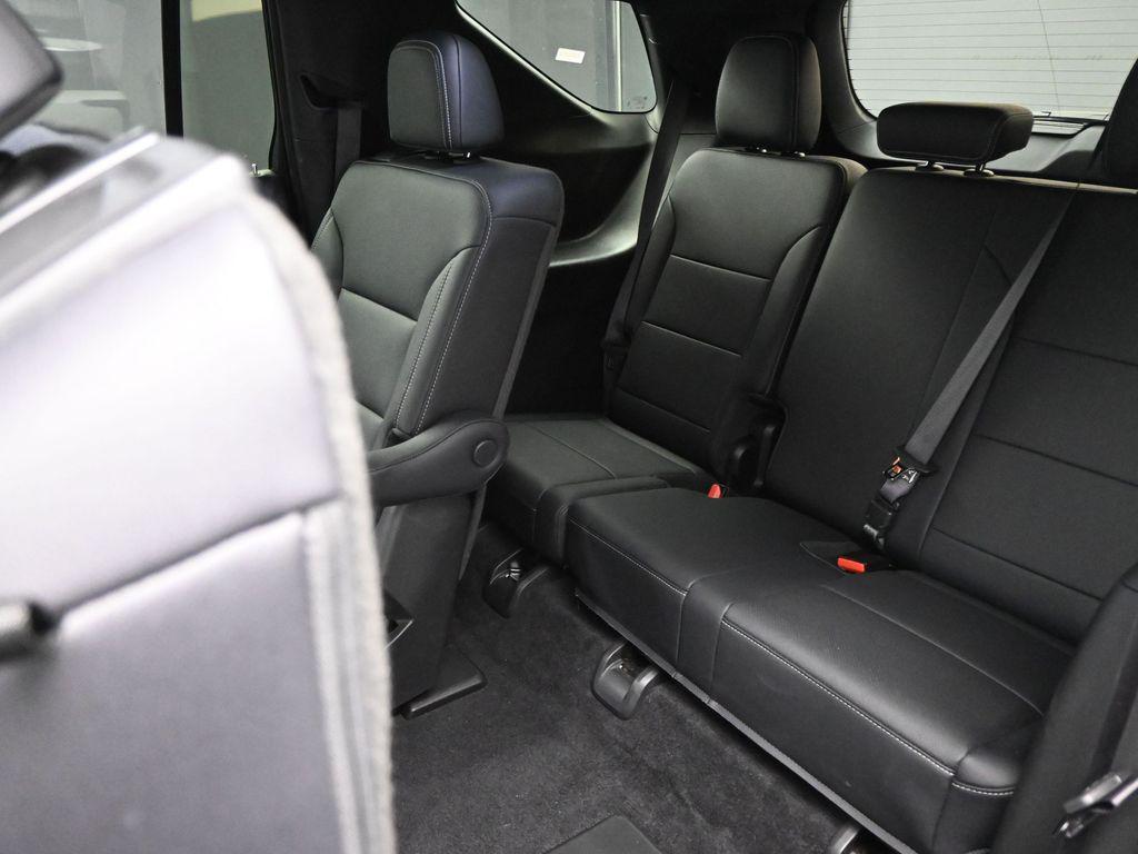 used 2025 Chevrolet Traverse car, priced at $35,998